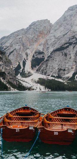 [2436x1125]船只 湖水 高山 自然 苹果手机壁纸图片
