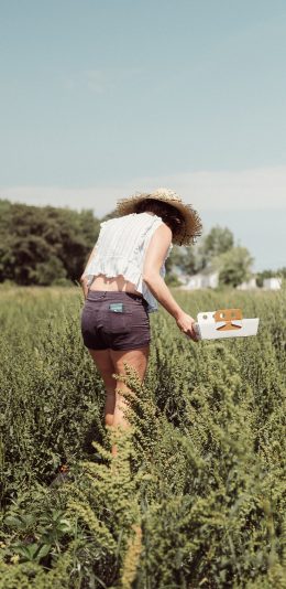 [2436x1125]花田 女孩 背影 苗条 苹果手机壁纸图片
