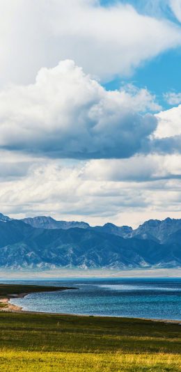 [2436x1125]草原 湖水 蓝天白云 天空 大自然 苹果手机壁纸图片
