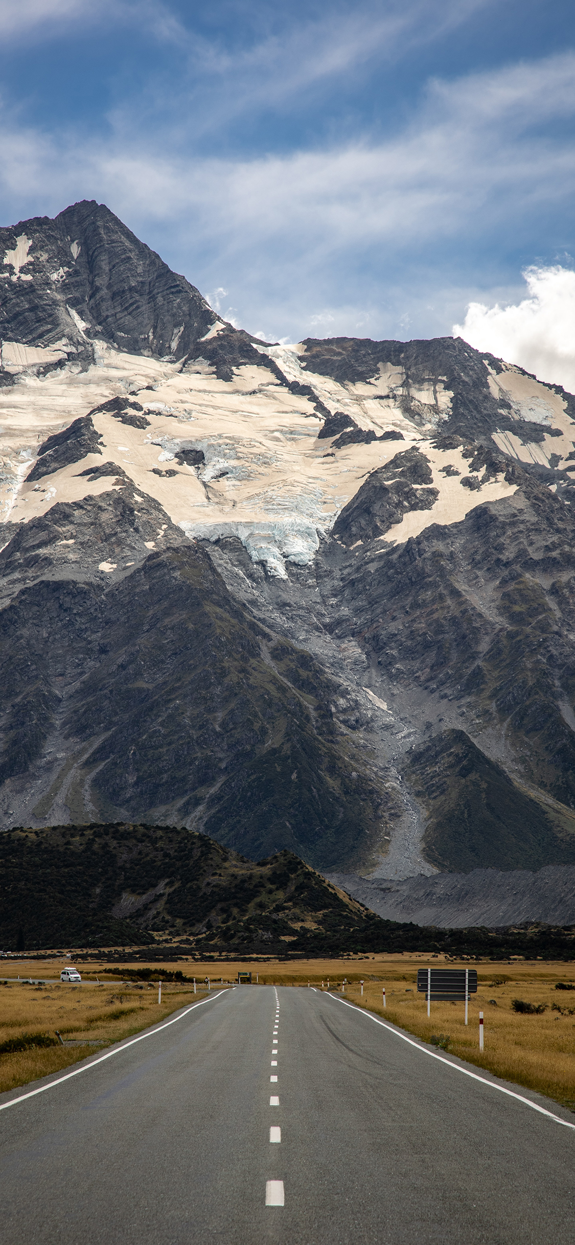 [2436×1125]蓝天 山峰 白雪 道路 苹果手机壁纸图片