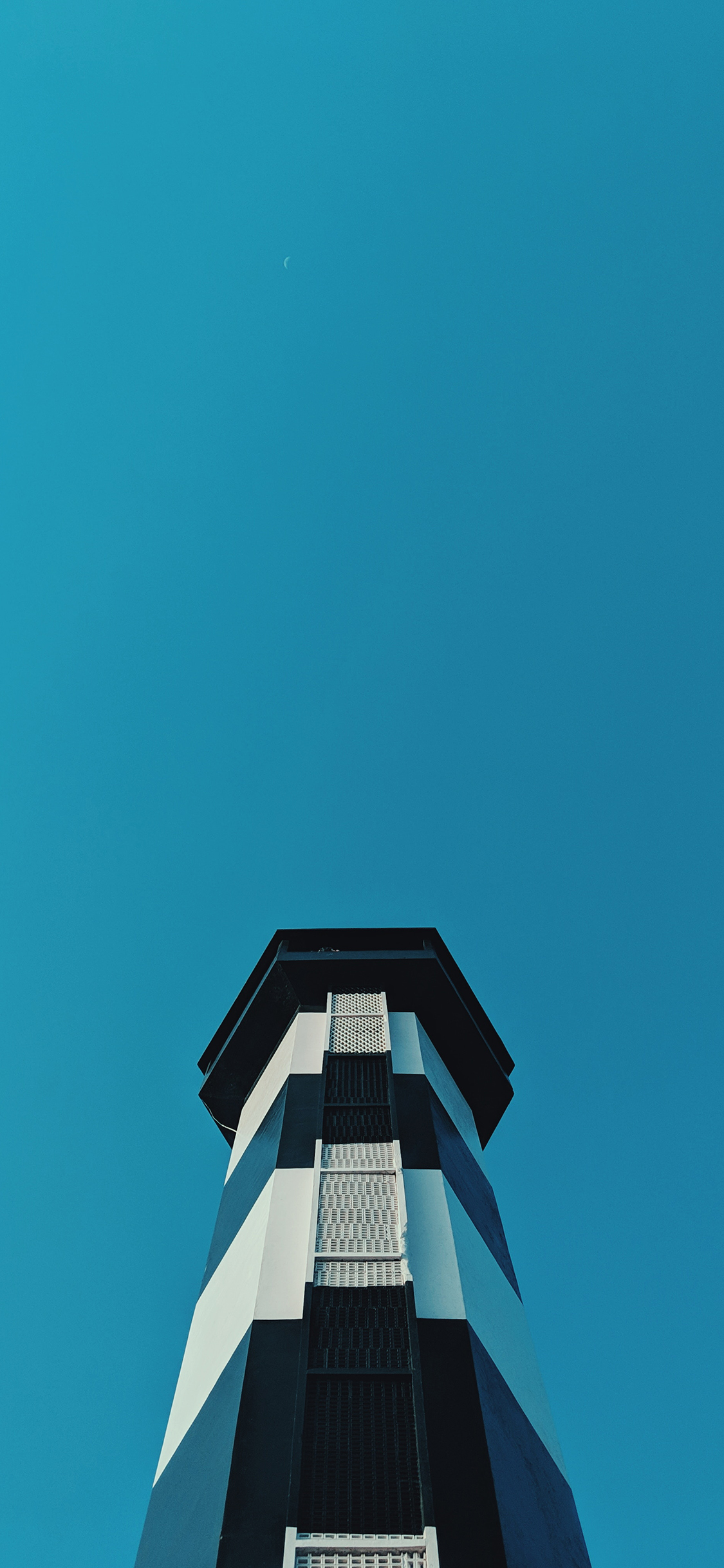 [2436×1125]蓝天 建筑 灯塔 高楼 苹果手机壁纸图片