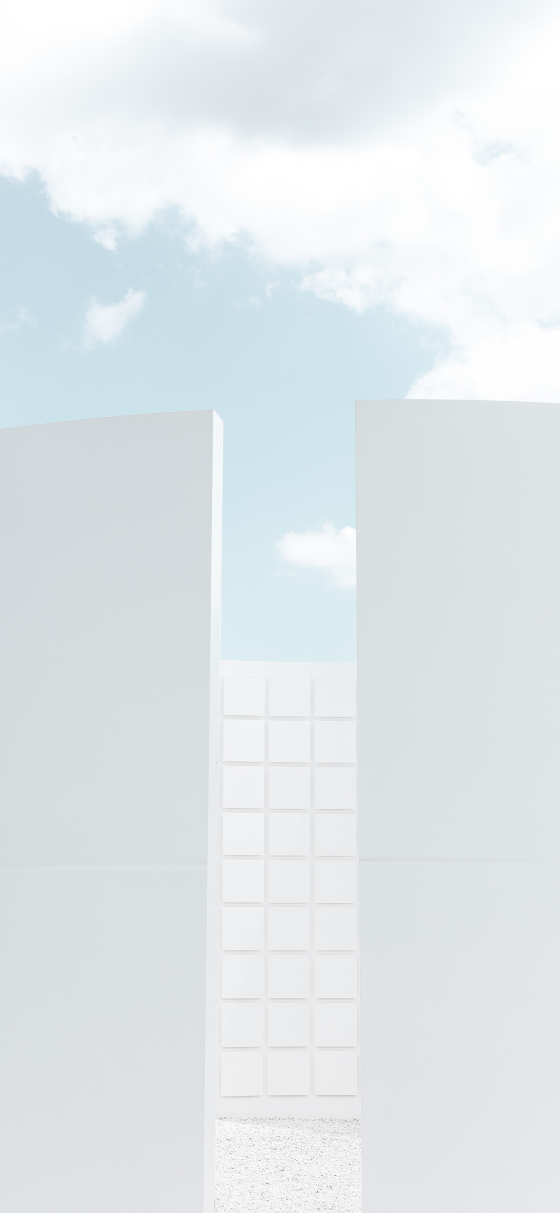 [2436×1125]蓝天 白云 高墙 白色 苹果手机壁纸图片