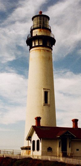 [2436x1125]蓝天白云 建筑 信号塔 苹果手机壁纸图片