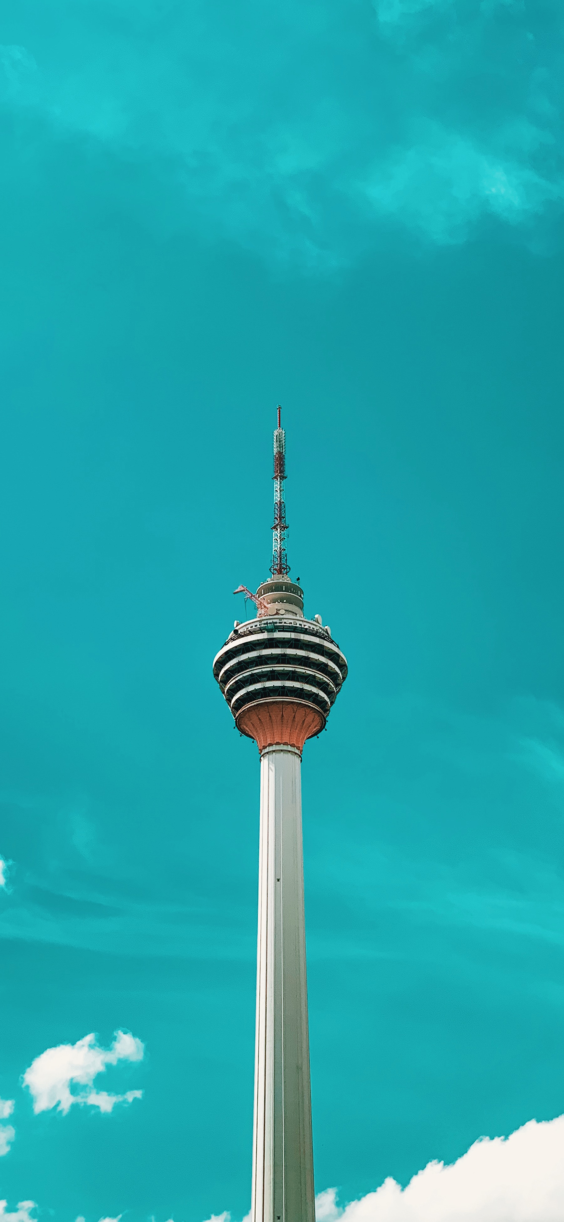 [2436×1125]蓝天白云 建筑 吉隆坡塔 象征 苹果手机壁纸图片