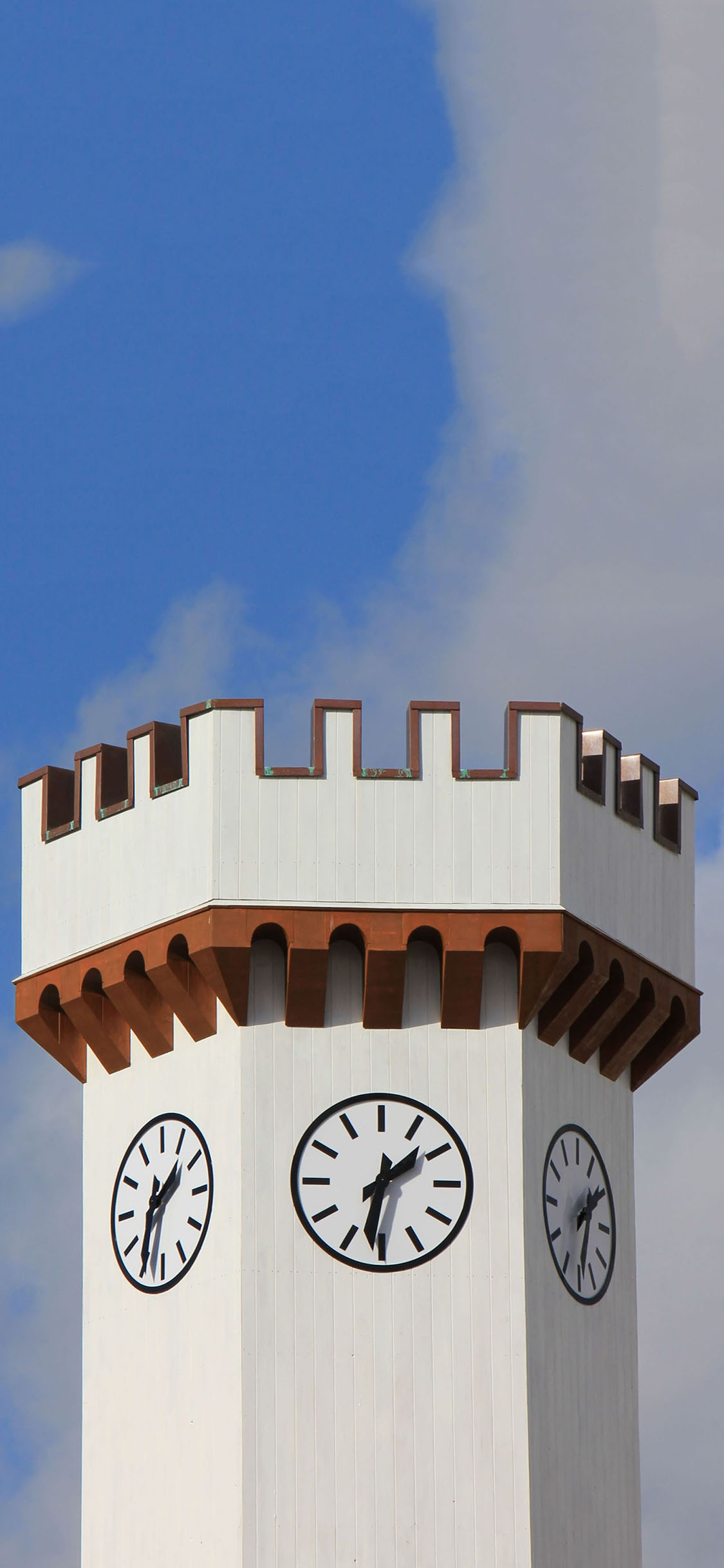 [2436×1125]蓝天白云 建筑 时钟楼 时间 苹果手机壁纸图片