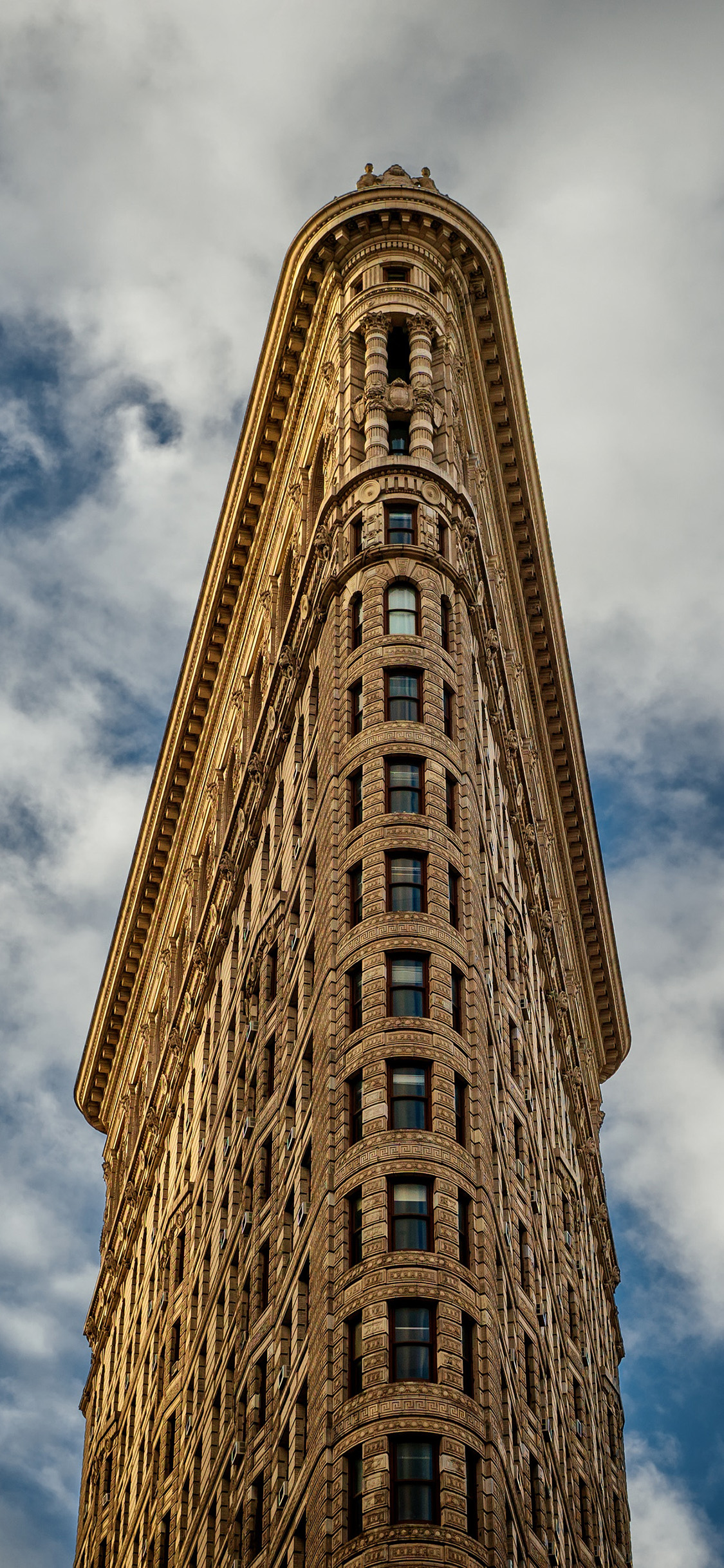 [2436×1125]蓝天白云 建筑 英式 宏伟 苹果手机壁纸图片