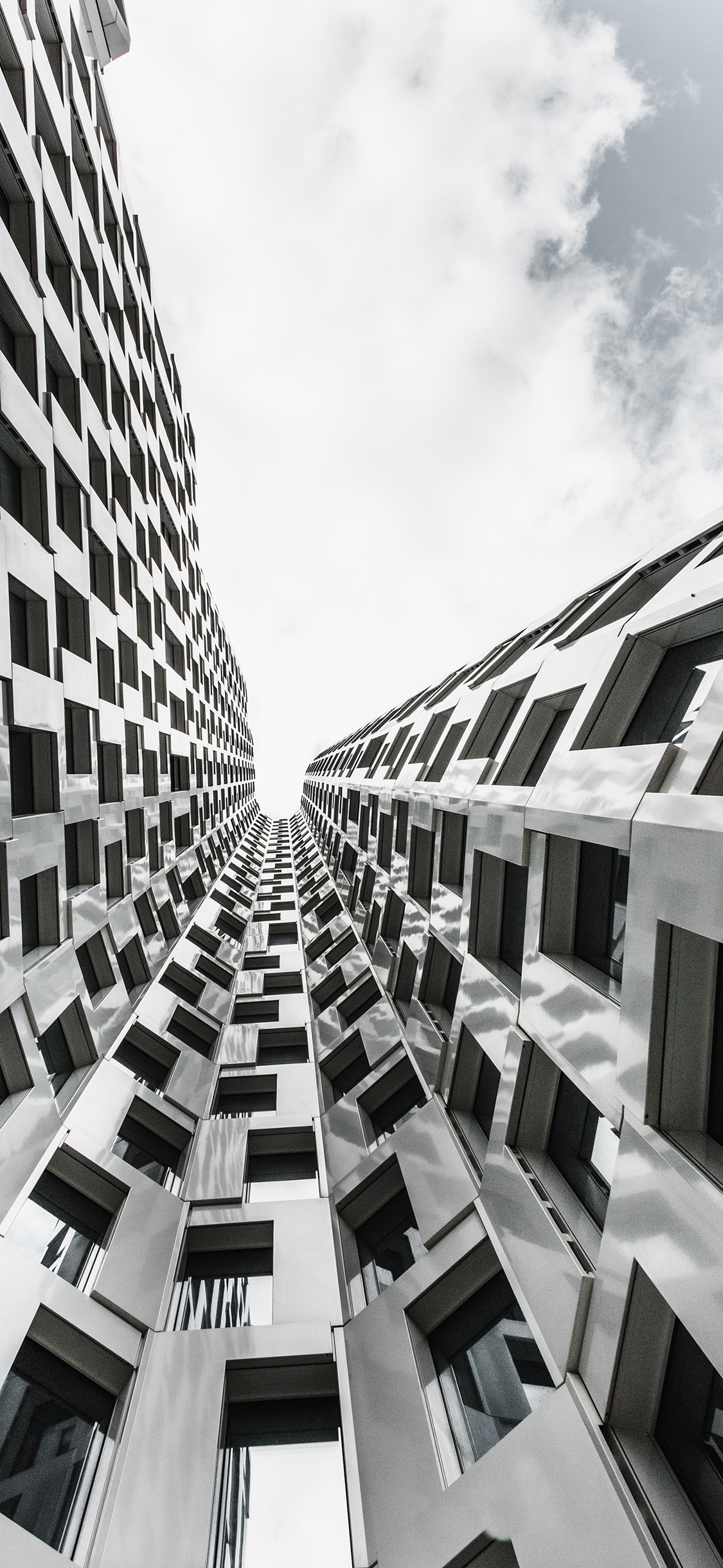 [2436×1125]蓝天白云 建筑 高楼大厦 苹果手机壁纸图片