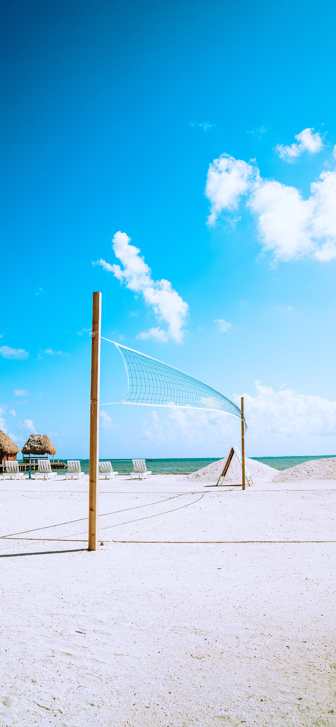 [2436×1125]蓝天白云 沙滩 排球网 休闲 苹果手机壁纸图片