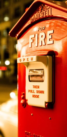 [2436x1125]街边 信箱 红色 铁皮 苹果手机壁纸图片