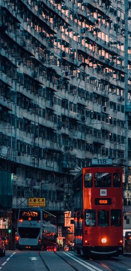 [2436x1125]街道 香港 巴士 行驶 马路 建筑 城市 苹果手机壁纸图片