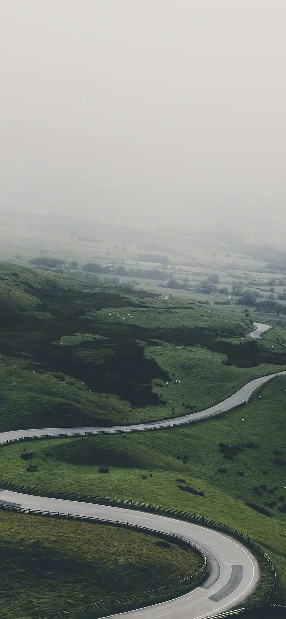 [2436×1125]路 曲线 蜿蜒 大自然 绿色 山坡 苹果手机壁纸图片