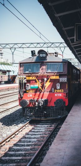 [2436x1125]车站 轨道 火车 行驶 苹果手机壁纸图片