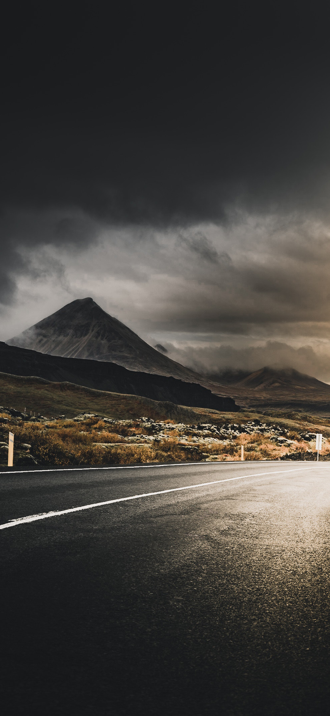 [2436×1125]道路 山峰 天空 自然风景 苹果手机壁纸图片