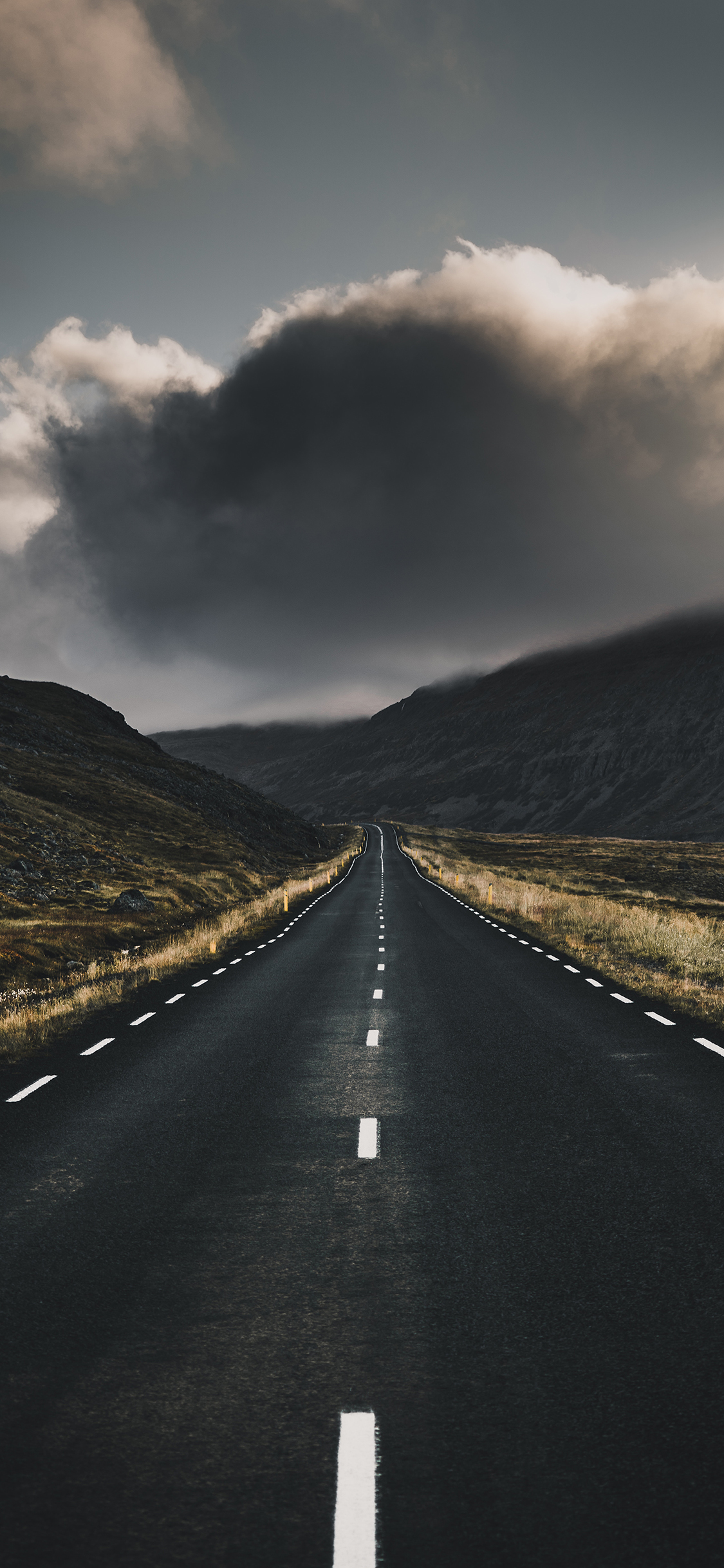 [2436×1125]道路 灰暗 公路 在路上 苹果手机壁纸图片