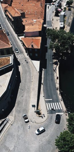 [2436x1125]道路 车辆 城市 小镇 房屋 苹果手机壁纸图片