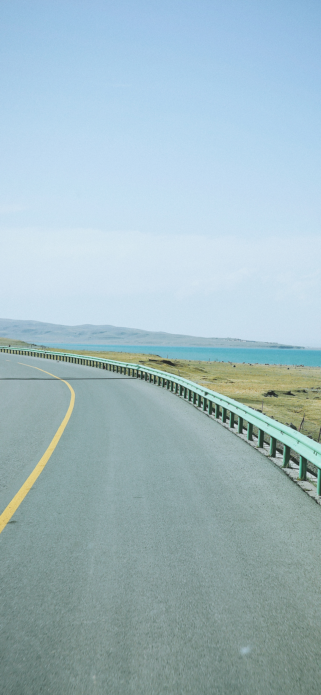 [2436×1125]道路 马路 草原 大自然 苹果手机壁纸图片