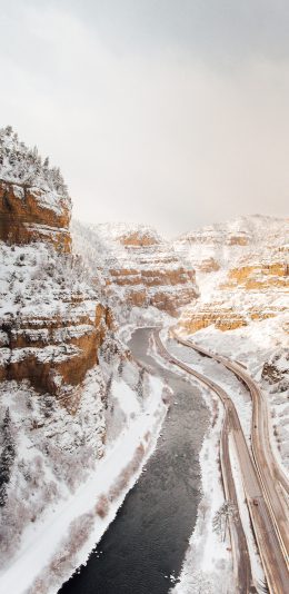 [2436x1125]郊外 山峰 冬季 白雪覆盖 苹果手机壁纸图片