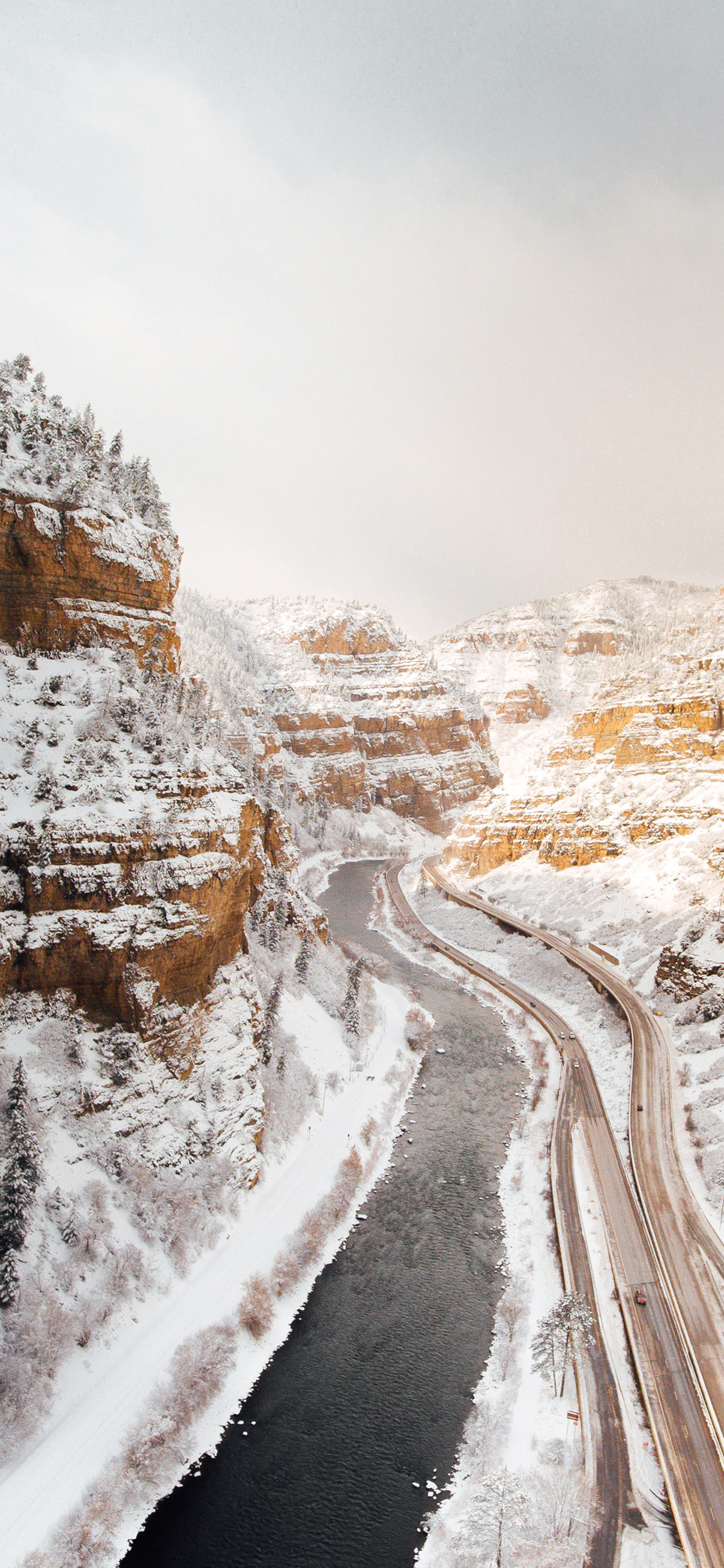 [2436×1125]郊外 山峰 冬季 白雪覆盖 苹果手机壁纸图片