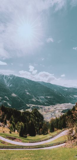 [2436x1125]郊外 山峰 植被 阳光 美景 苹果手机壁纸图片