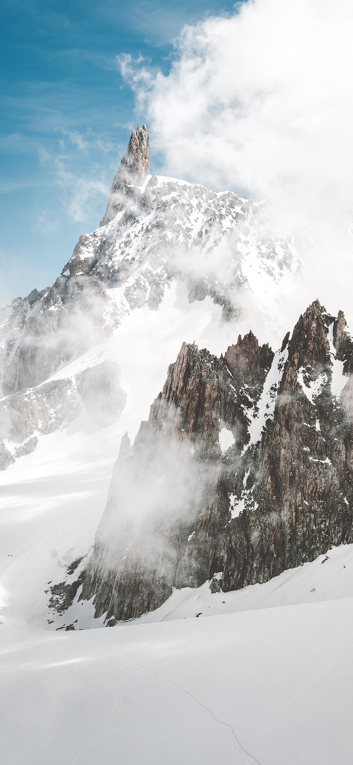 [2436×1125]郊外 山峰 白雪覆盖 雪山 苹果手机壁纸图片