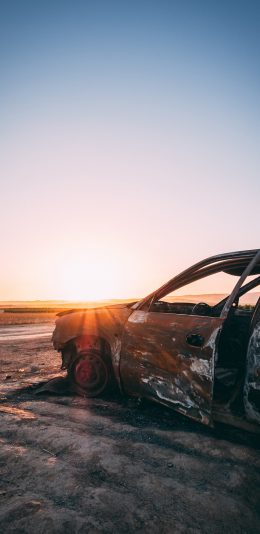 [2436x1125]郊外 汽车 报废 风景 苹果手机壁纸图片