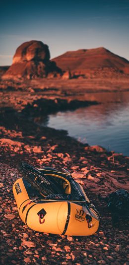 [2436x1125]郊外 湖泊 小皮艇 自然美景 苹果手机壁纸图片