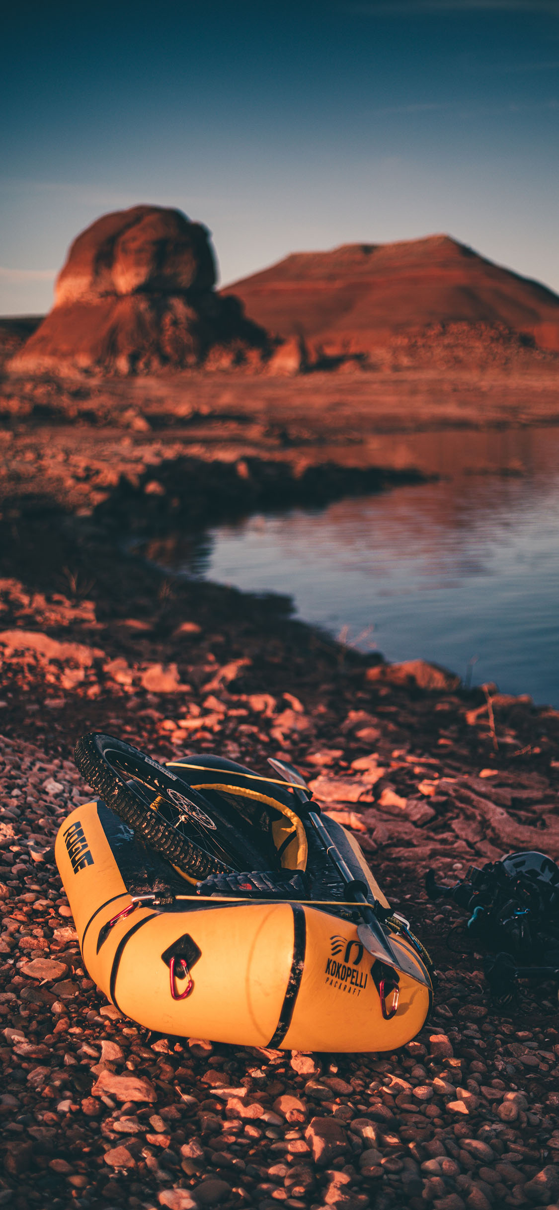 [2436×1125]郊外 湖泊 小皮艇 自然美景 苹果手机壁纸图片