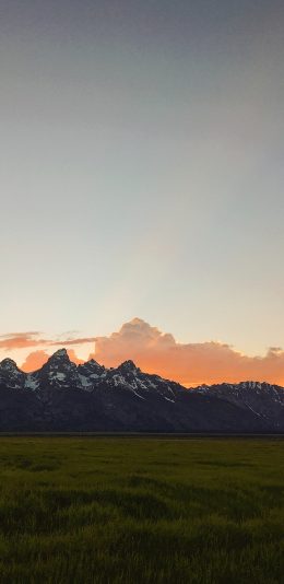 [2436x1125]郊外 自然 山峰 草坪 美景 苹果手机壁纸图片