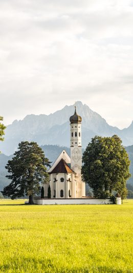 [2436x1125]郊外 草坪 建筑 异域 苹果手机壁纸图片