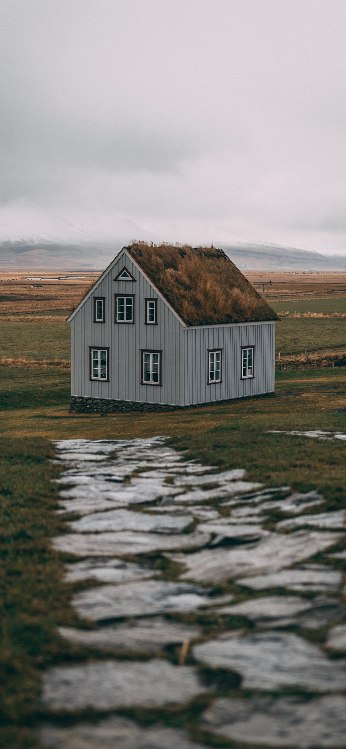 [2436×1125]郊外 草坪 建筑 房屋 苹果手机壁纸图片