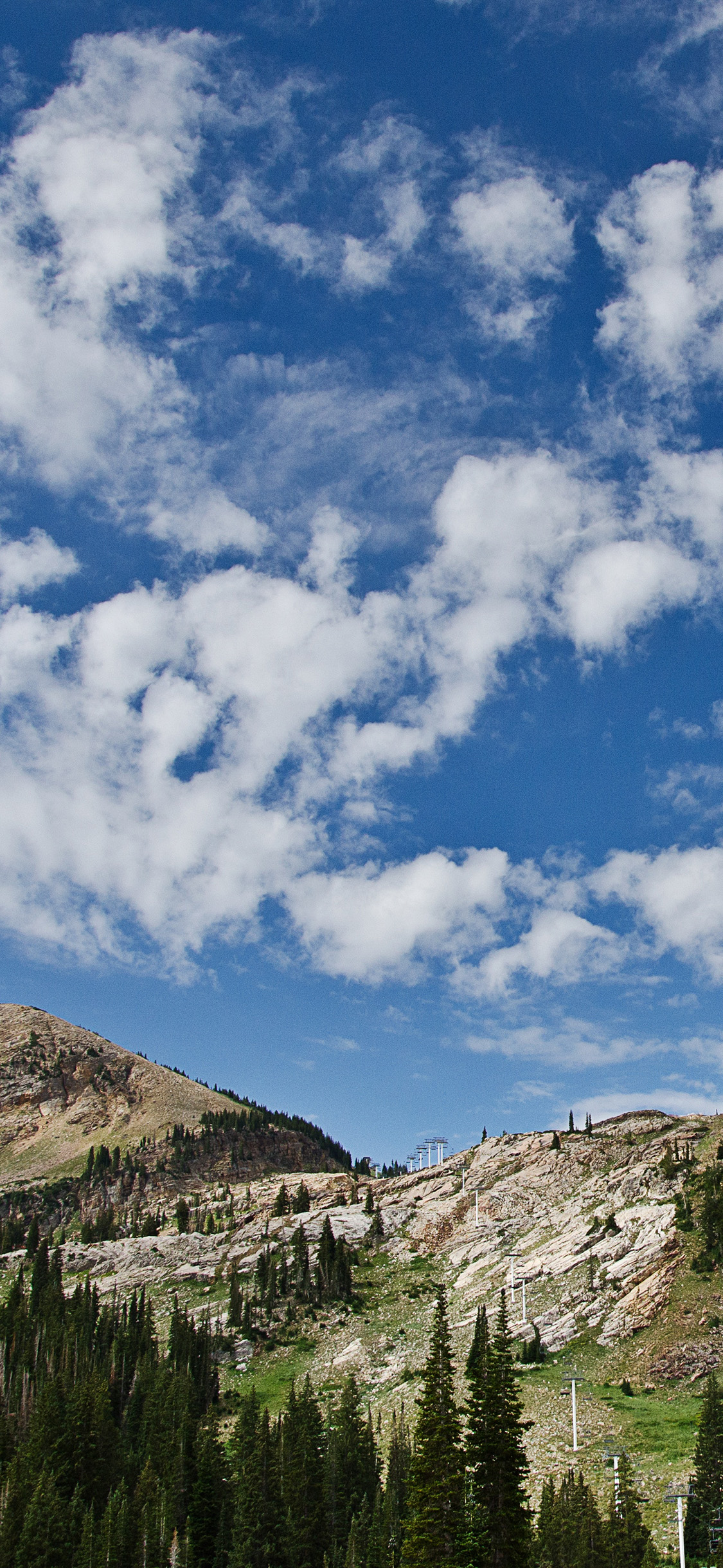 [2436×1125]郊外 蓝天白云 山峰 自然美景 苹果手机壁纸图片