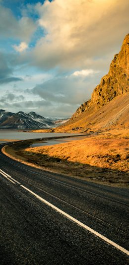 [2436x1125]郊外 蓝天白云 山峰 车道 苹果手机壁纸图片