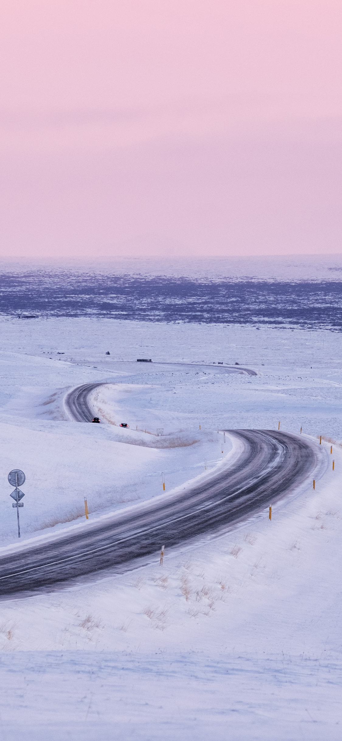 [2436×1125]郊外 雪地 车道 白雪覆盖 苹果手机壁纸图片