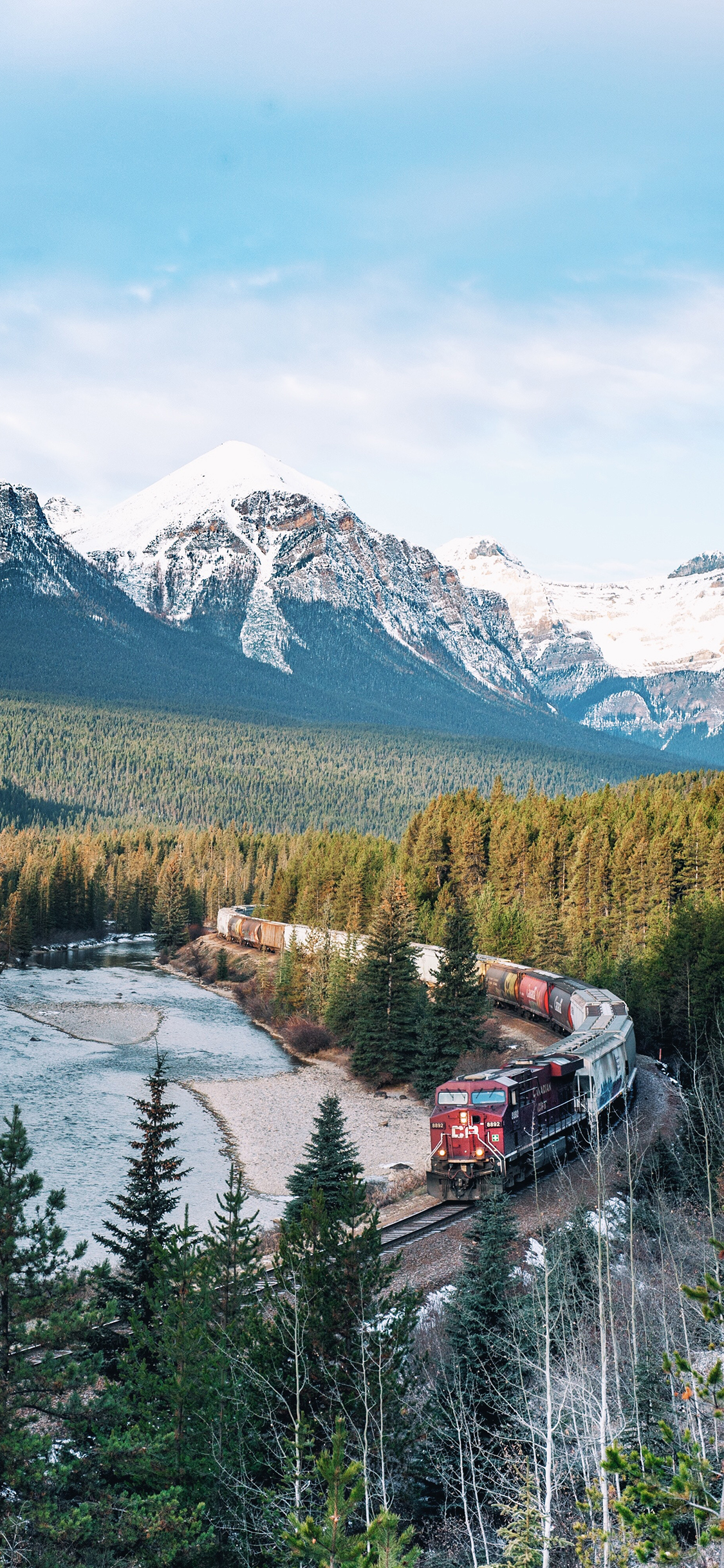 [2436×1125]郊外 风景 火车 树木 苹果手机壁纸图片