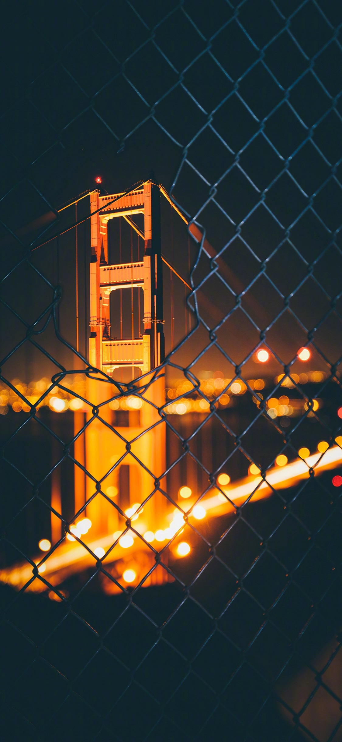 [2436×1125]金门大桥 夜景 灯光 铁丝网 苹果手机壁纸图片