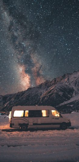 [2436x1125]雪地 星空 夜景 房车 苹果手机壁纸图片