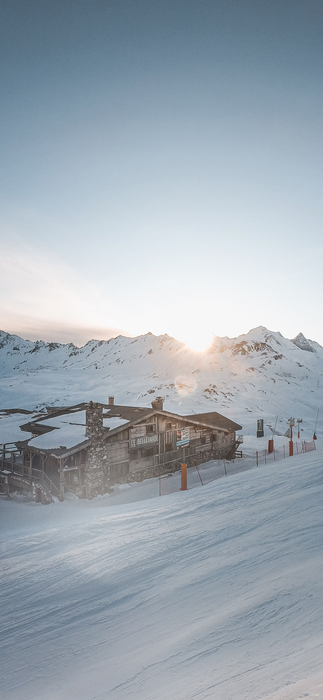 [2436×1125]雪地 雪季 阳光 天空 苹果手机壁纸图片
