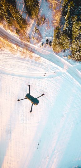 [2436x1125]雪地美景 俯拍 无人航拍器 苹果手机壁纸图片