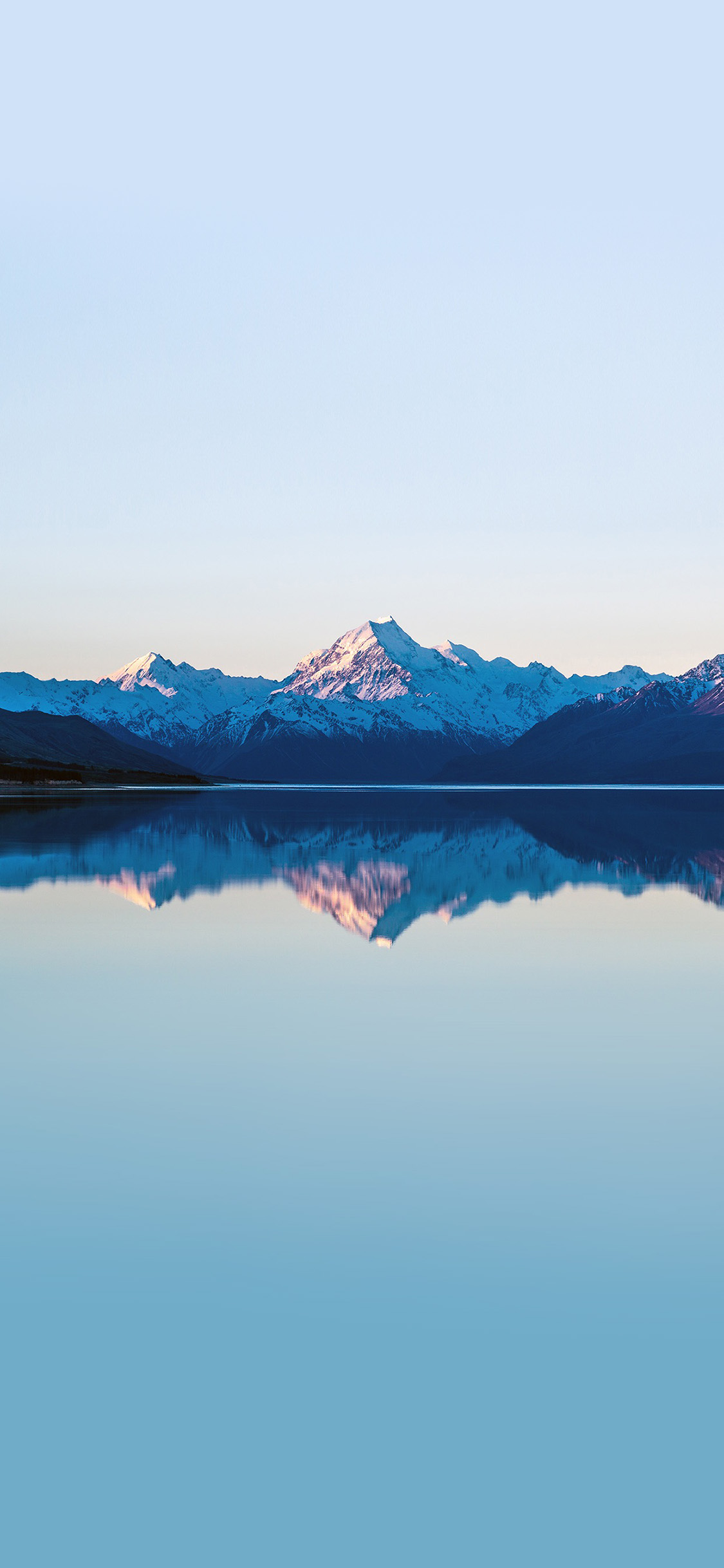 [2436×1125]雪山 对称 倒影 山水 蓝色 大自然 苹果手机壁纸图片
