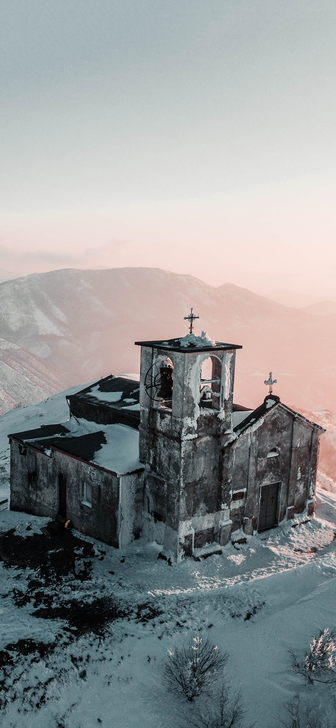 [2436×1125]雪山 白雪 教堂 十字架 信仰 苹果手机壁纸图片