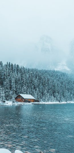 [2436x1125]雪景 湖水 雪山 房屋 苹果手机壁纸图片
