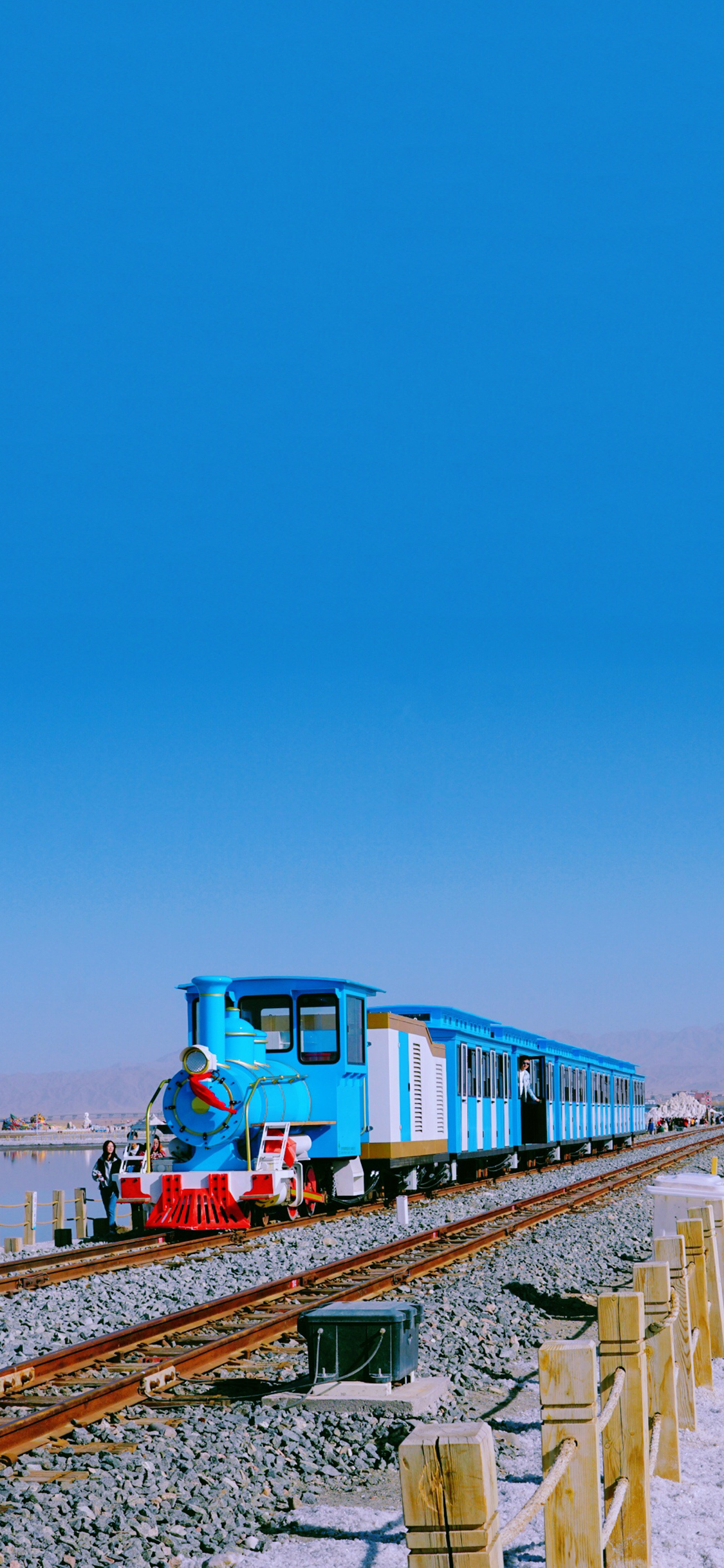 [2436×1125]青海 蓝天 火车 唯美 风景 苹果手机壁纸图片