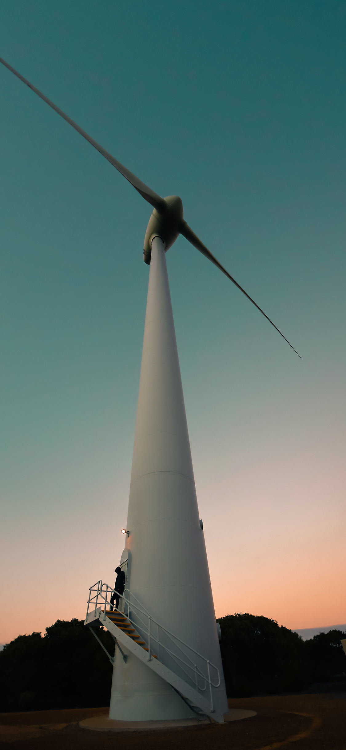 [2436×1125]风车 天空 渐变 风力发电机 苹果手机壁纸图片