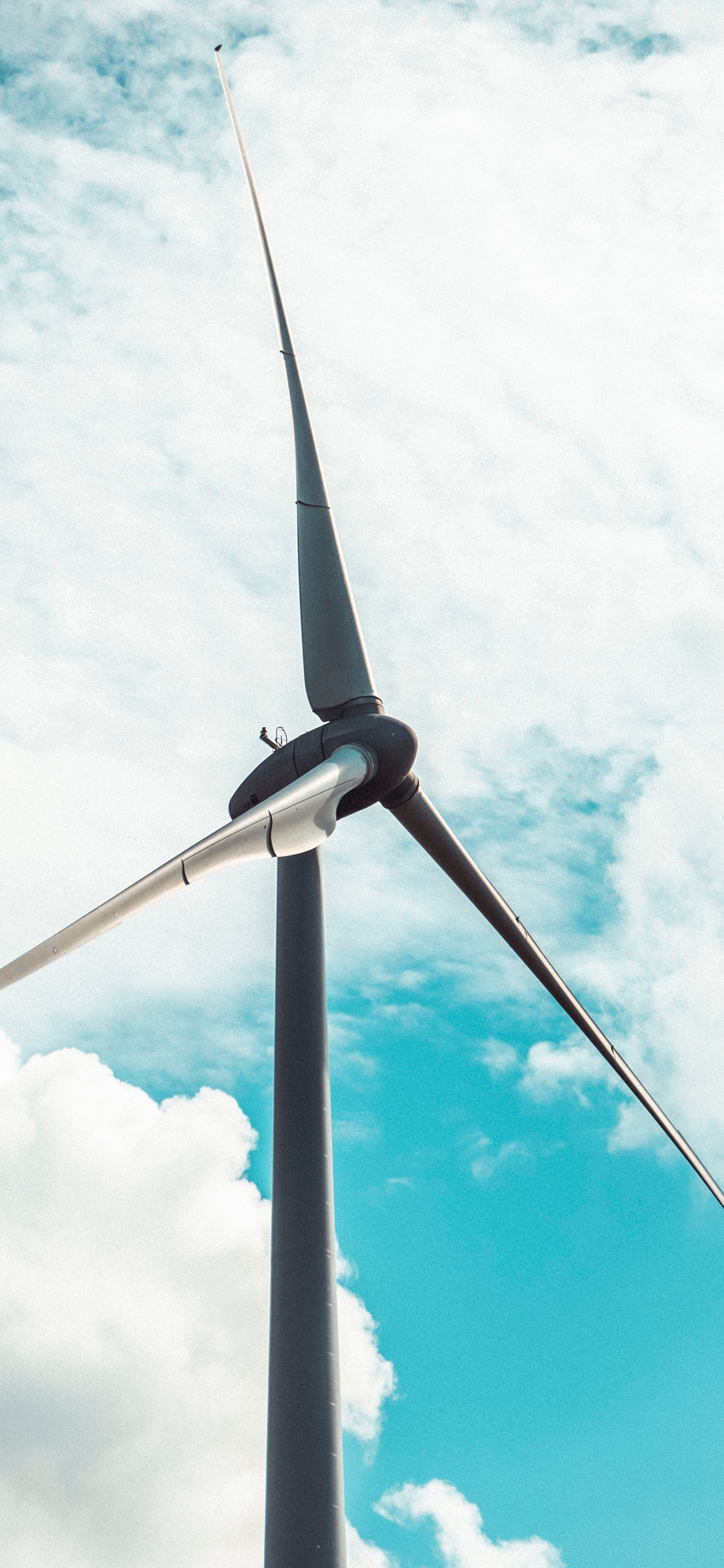 [2436×1125]风车 天空 蔚蓝 云彩 发电机 苹果手机壁纸图片