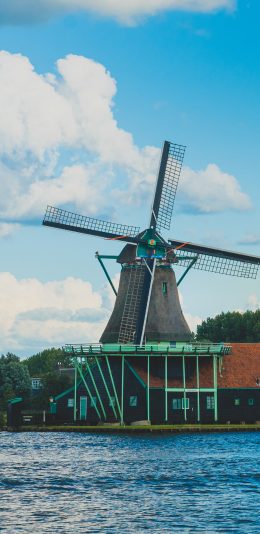[2436x1125]风车 海边 天空 蔚蓝 苹果手机壁纸图片