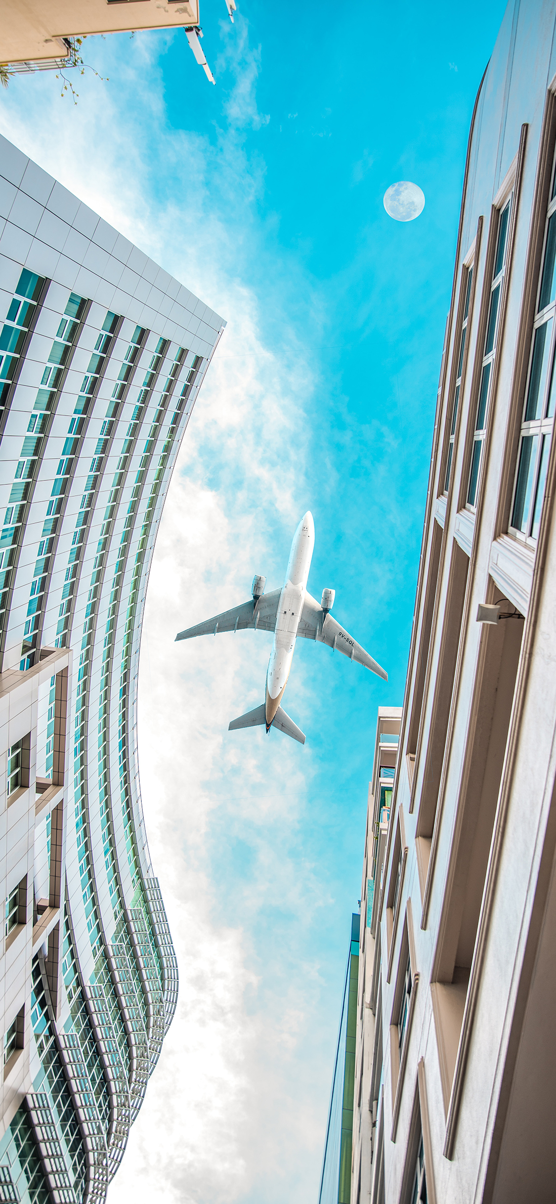 [2436×1125]飞机 房屋 建筑 天空 月亮 苹果手机壁纸图片