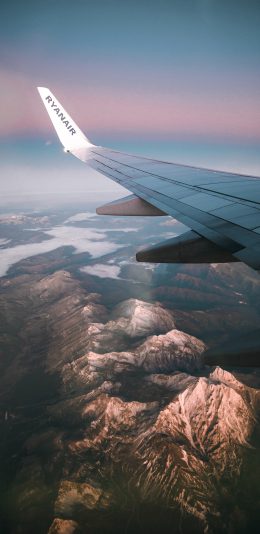 [2436x1125]飞机 机翼 山峰 美景 苹果手机壁纸图片