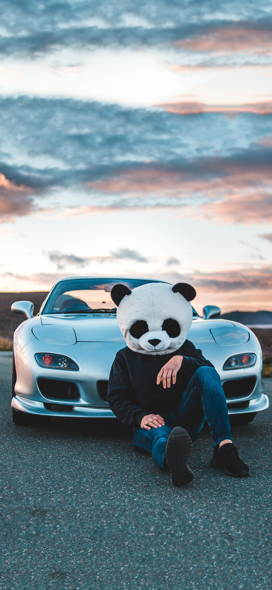 [2436×1125]马路 汽车 熊猫头 写真 苹果手机壁纸图片