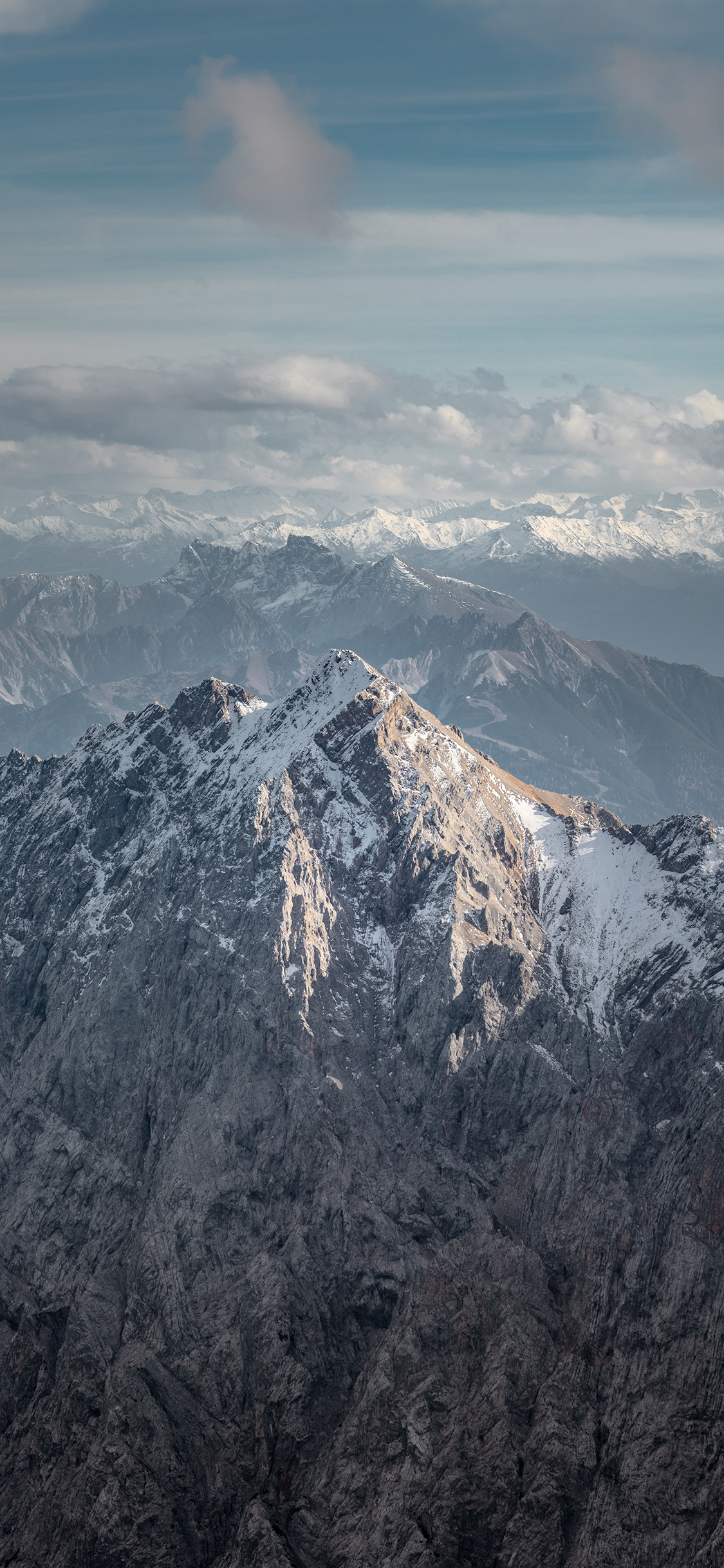 [2436×1125]高山峻岭 雪顶 远眺 云层 苹果手机壁纸图片