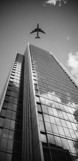 [2436x1125]高楼大厦 飞机 云朵 黑白 苹果手机壁纸图片